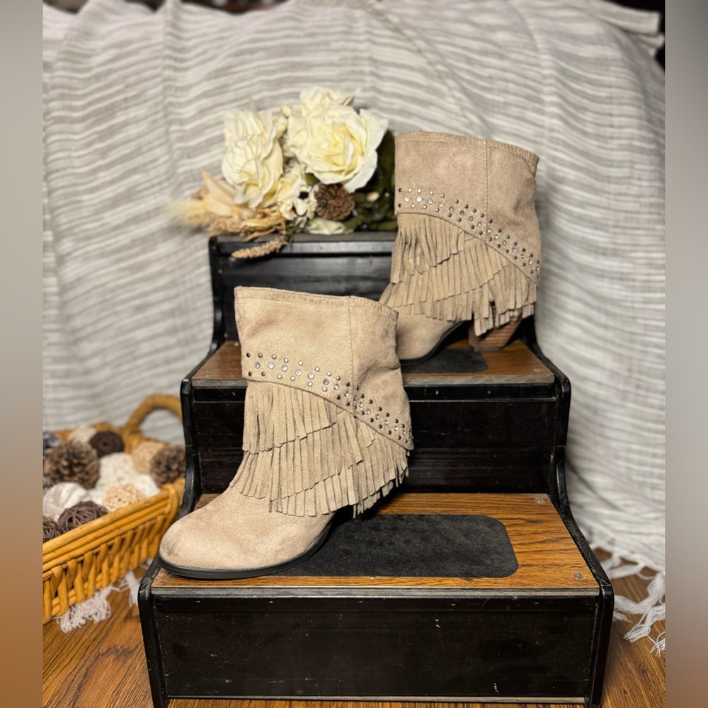 NWOT. Not rated, faux suede studded fringe ankle boots.